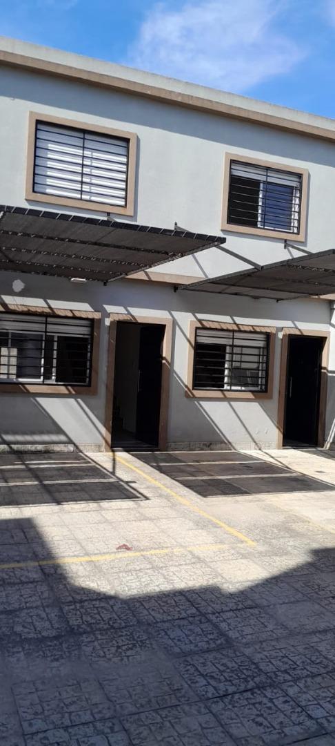 Depto Tipo Casa en Alquiler de 3 ambientes