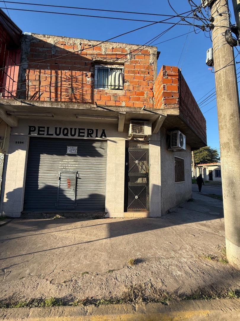 Venta casa 3 ambientes con local Florencio Varela