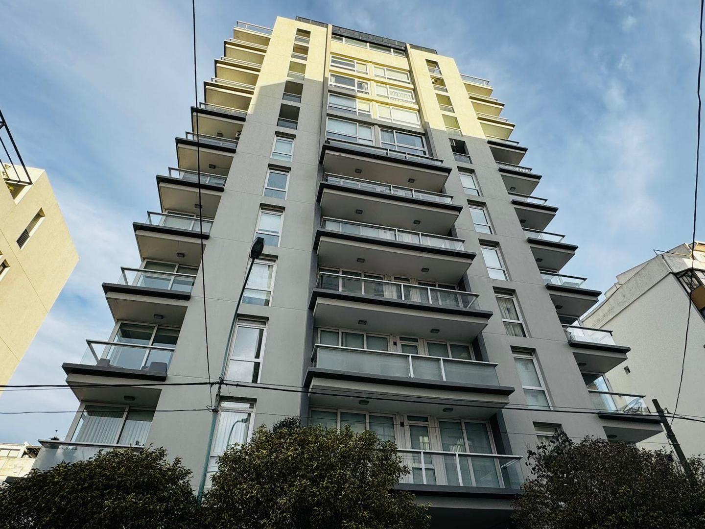 Departamento en Las Heras 2800 de cuatro ambientes con doble cochera