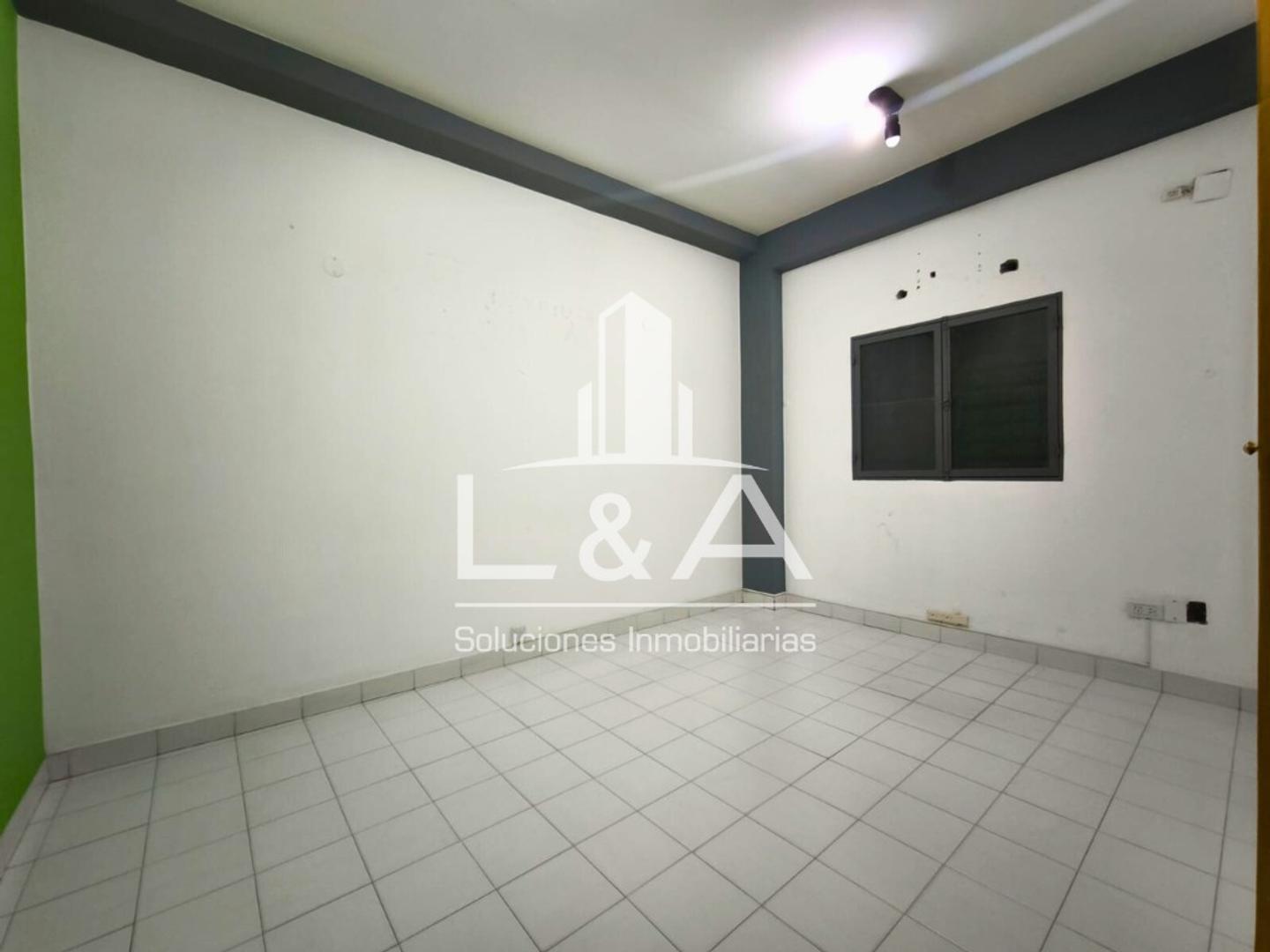 EN ALQUILER OFICINA 3 AMBIENTES EN EL CENTRO