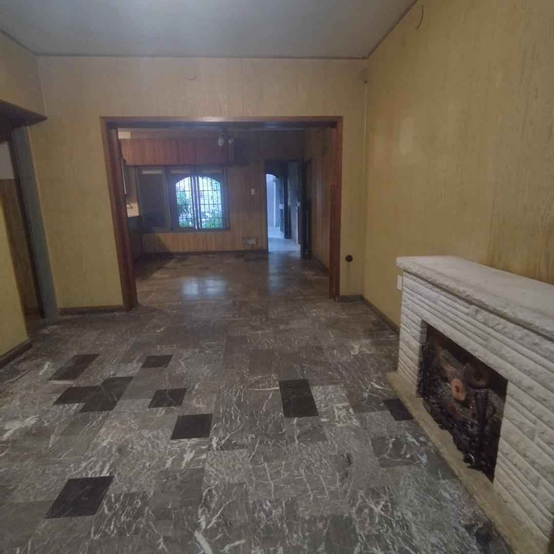 Santa Maria de Oro esquina Cilvetti. Casa 3 dormitorios