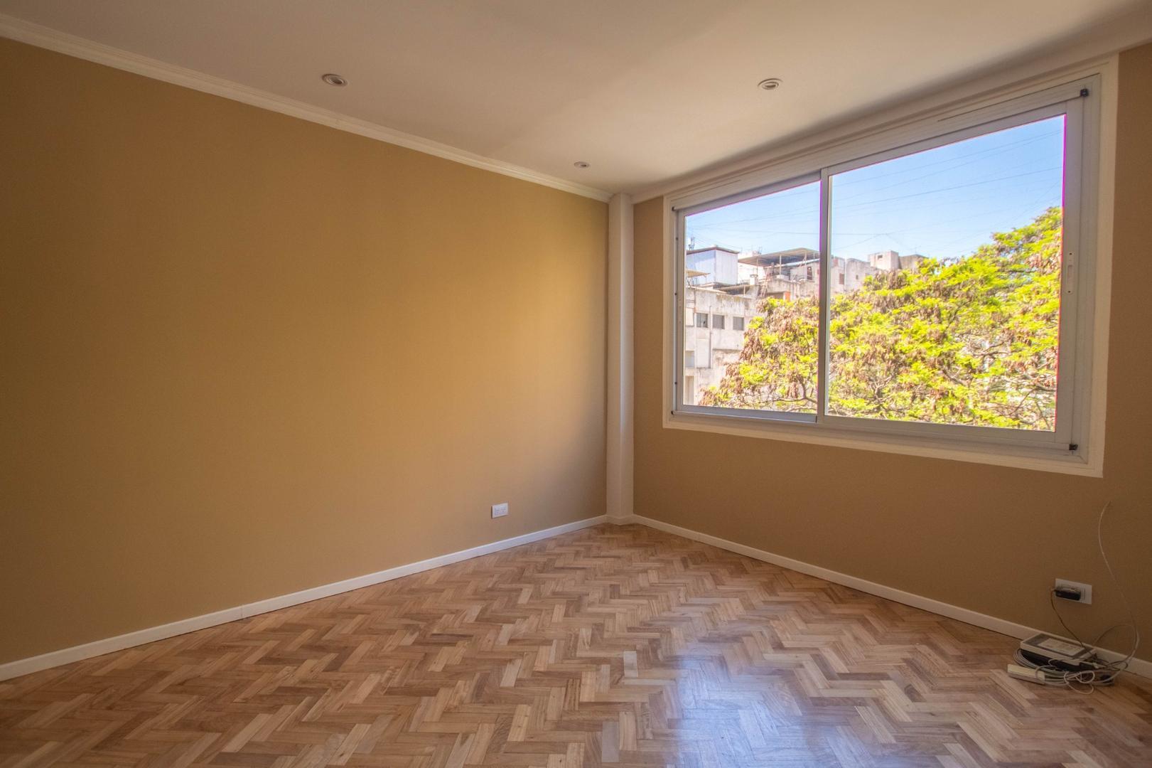 Lavalle 1737 , Piso 6