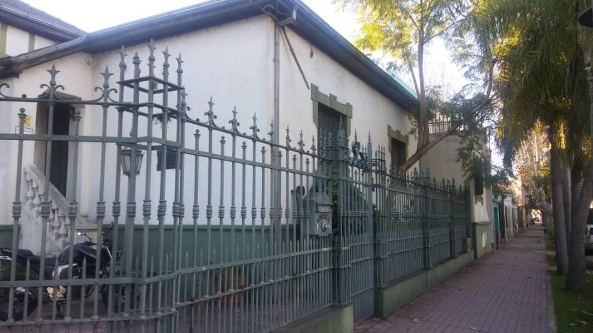 Casa en Venta con 1 cochera