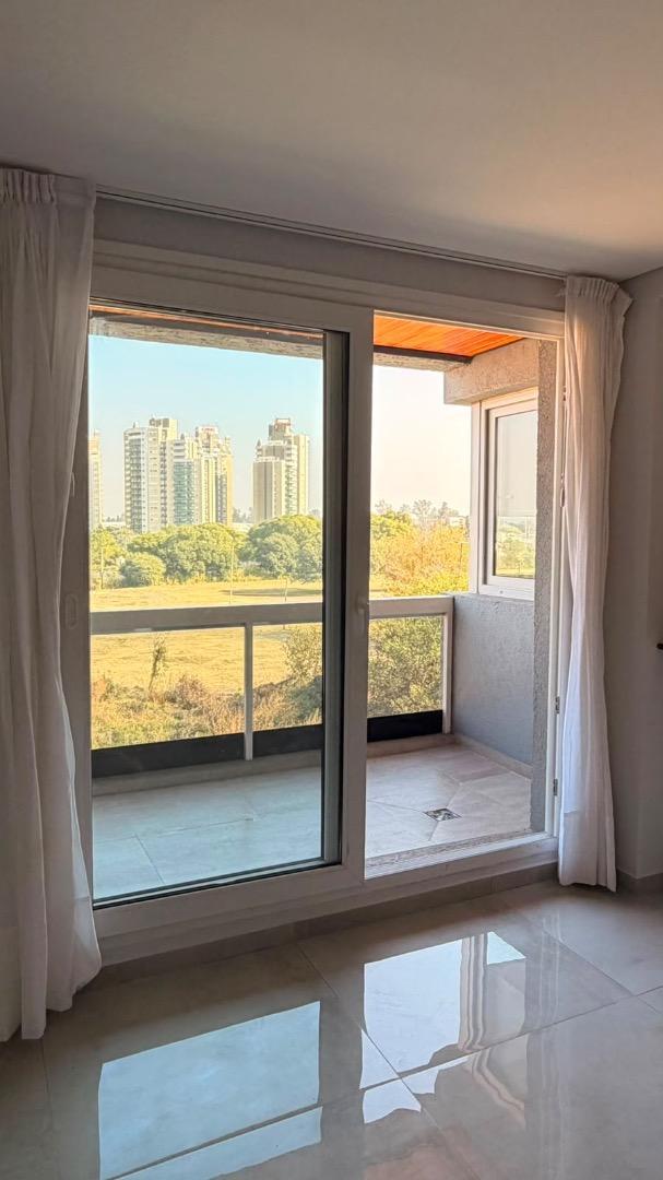 Departamento en Alquiler en Chateau Carreras, $ 1.300.000