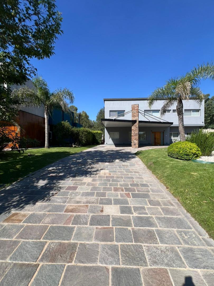 VENTA CASA 6 DORMITORIOS TERRALAGOS CANNING