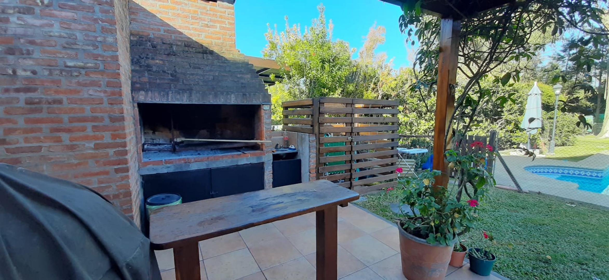 Casa en Venta con 5 cocheras