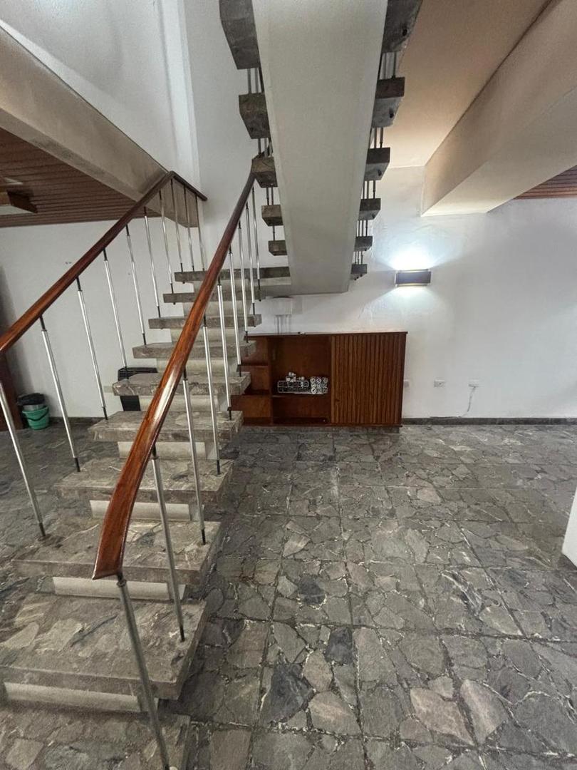 Casa 5 ambientes con 1 baño
