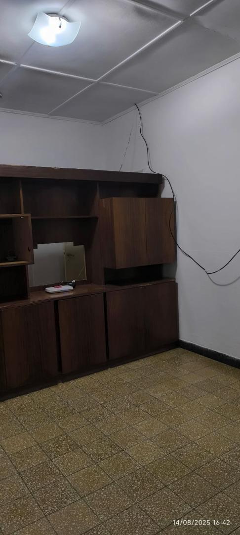 Casa en Alquiler con 3 cocheras