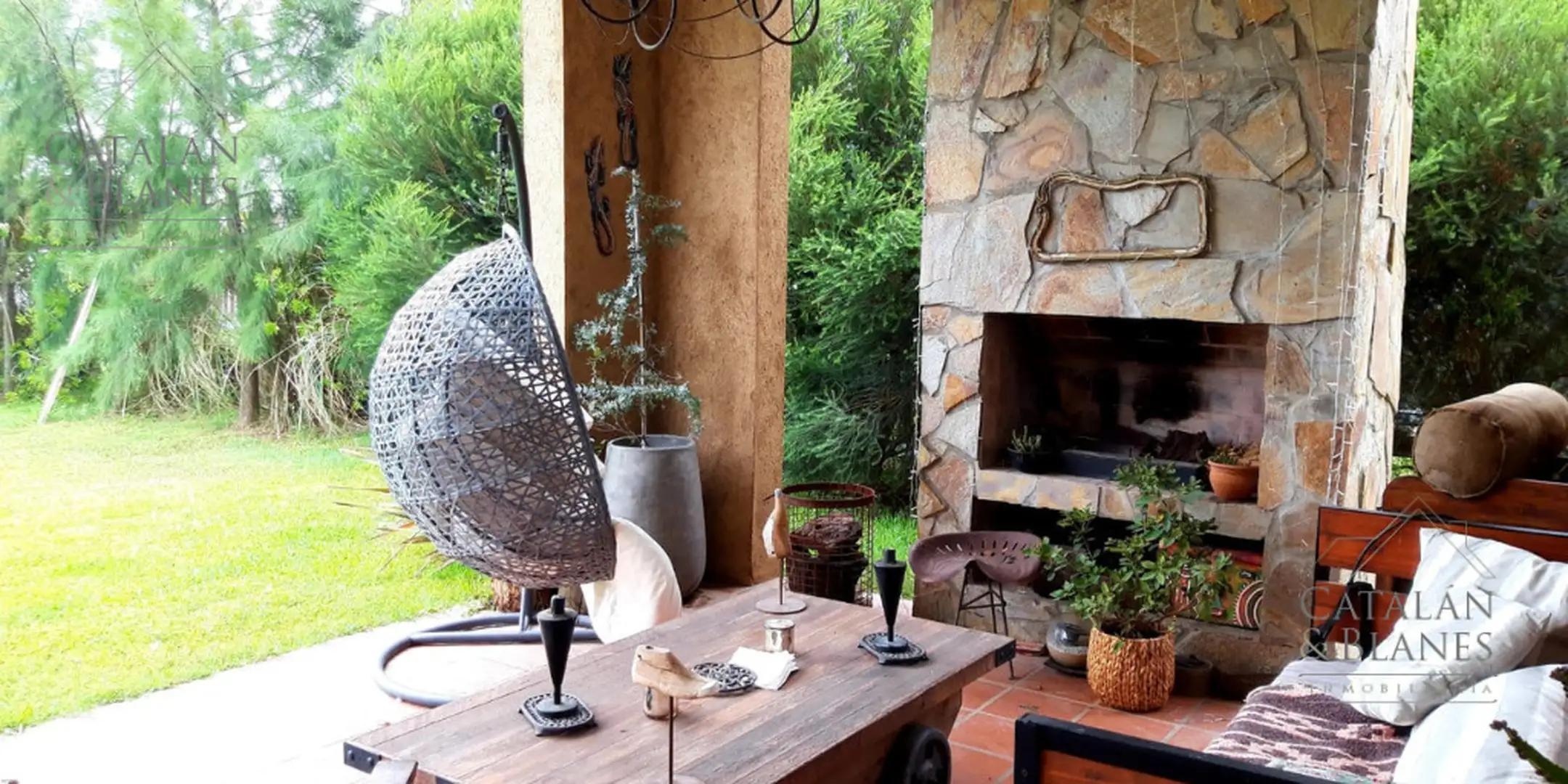 Casa en Venta con 2 cocheras