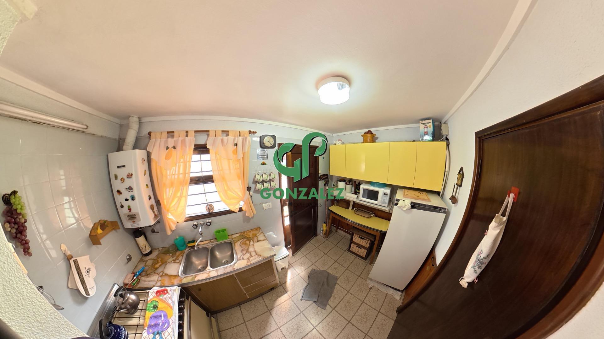 Casa en Venta con 3 cocheras