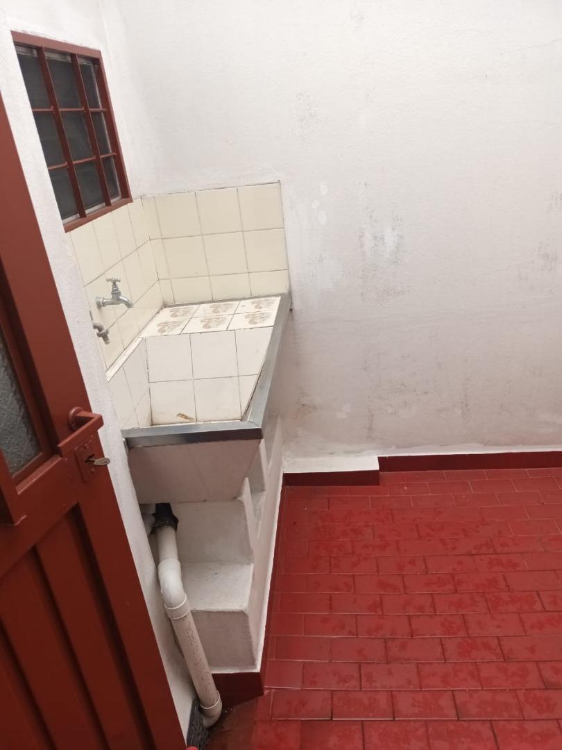 Casa 2 ambientes con 1 baño