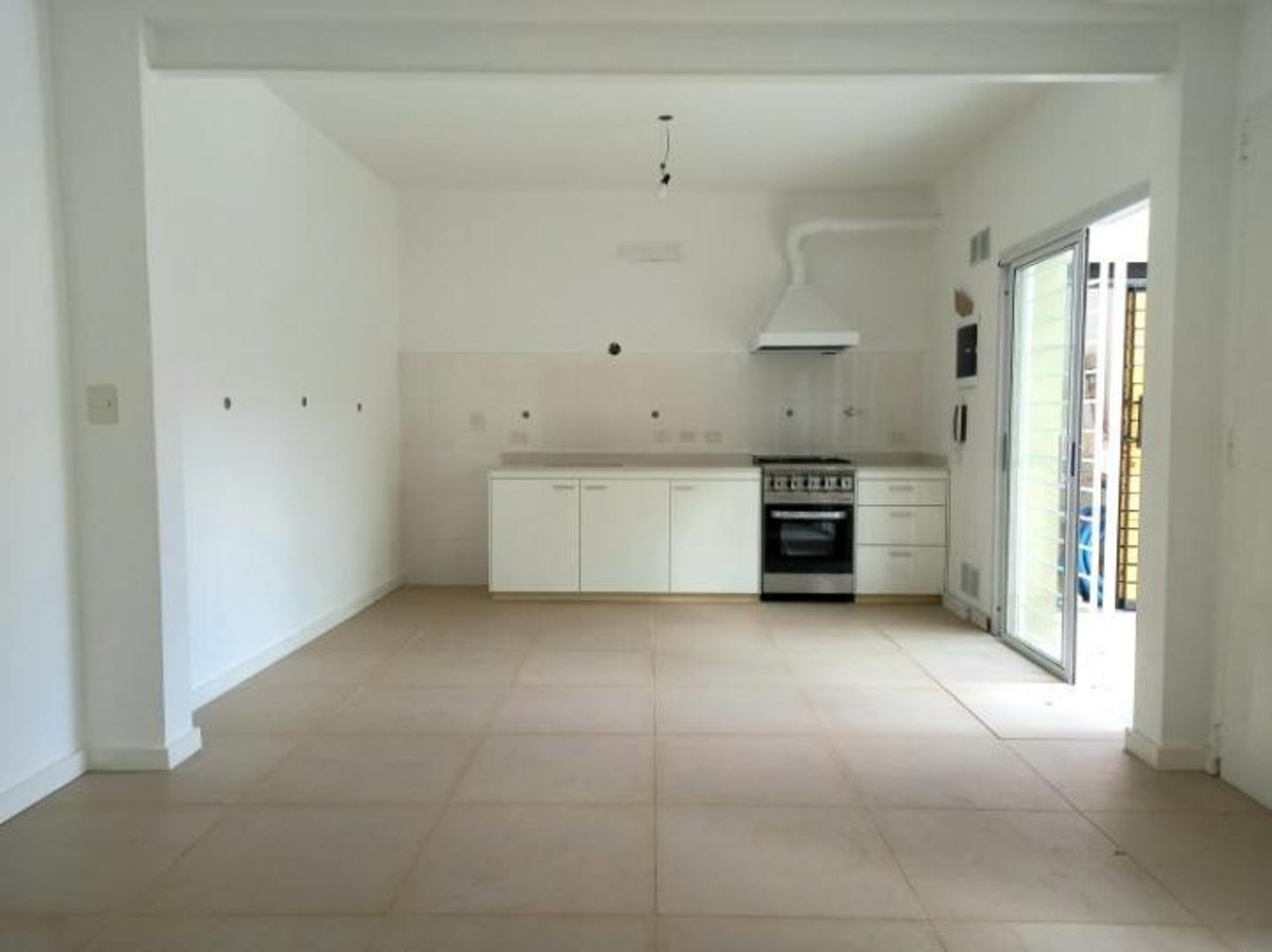 Casa 3 ambientes con 1 baño