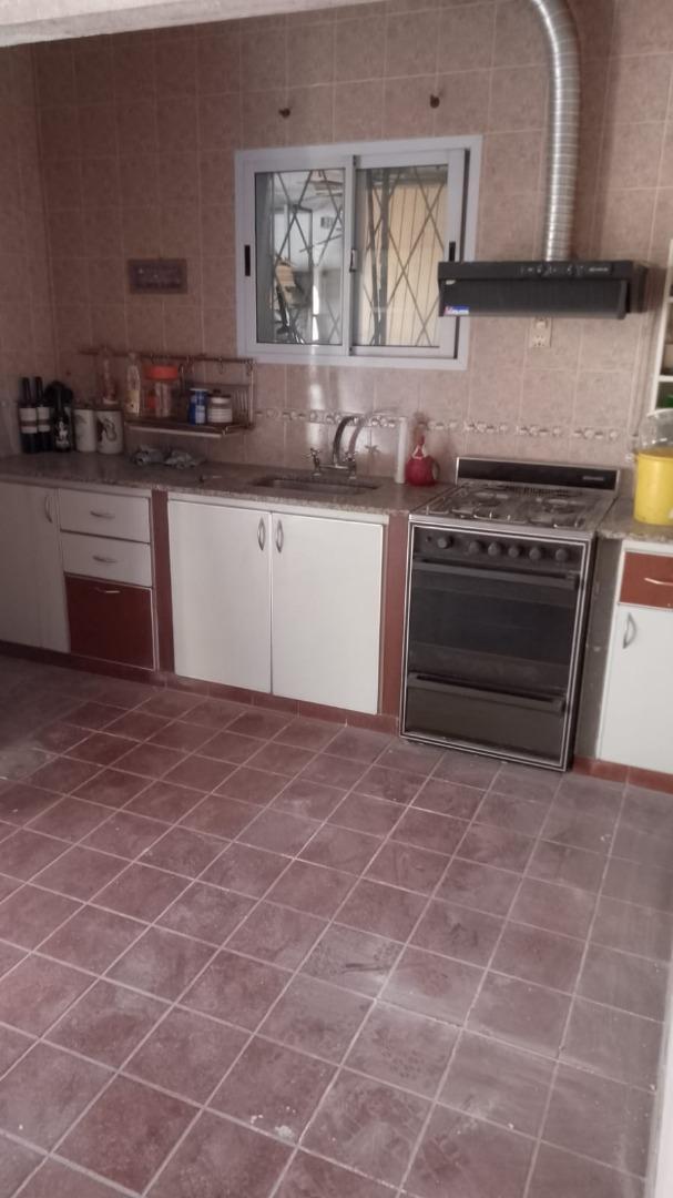 Casa en Venta con 3 cocheras