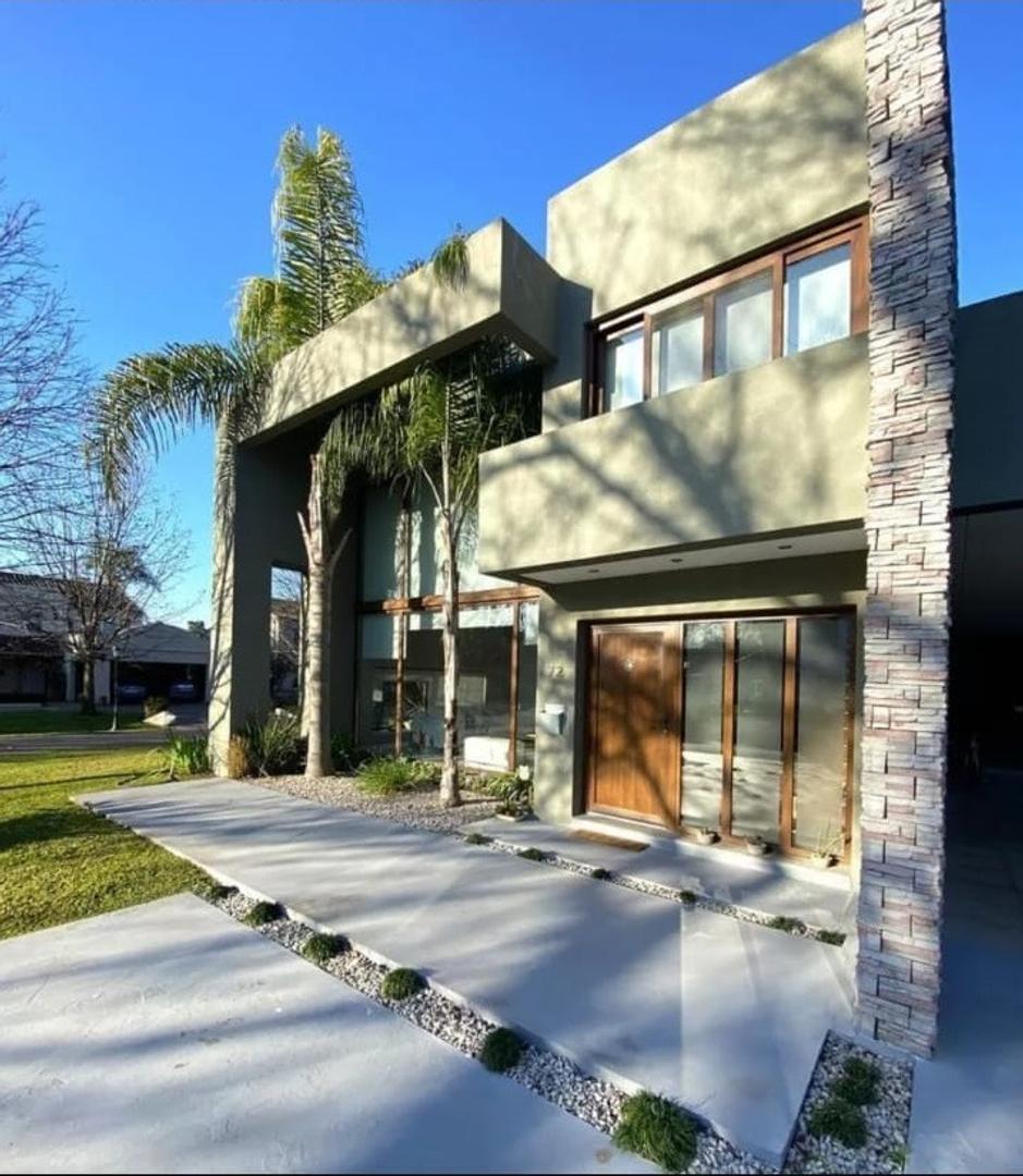 Venta Casa en Abril, Club de Campo