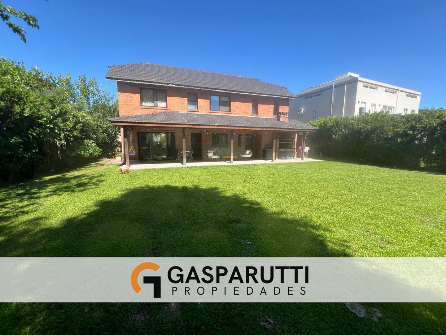 Casa 6 ambientes con 4 baños