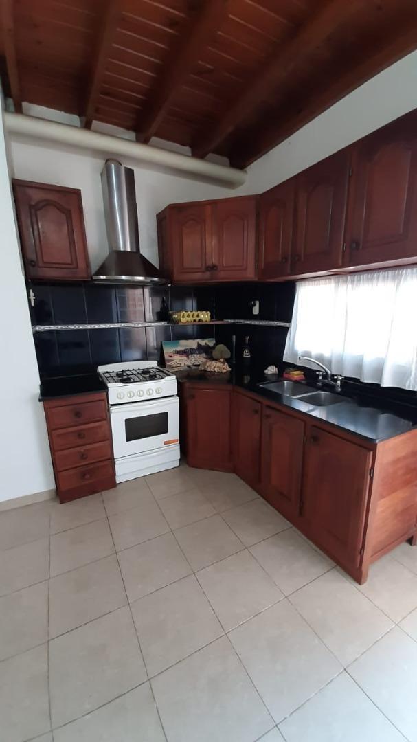 Casa + 2 departamentos en Venta en Barrio Lubo