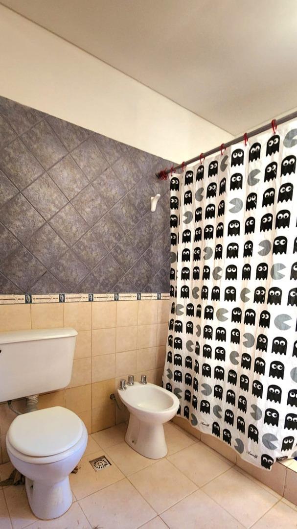 VENTA CASA CON PILETA LOS NONOS CENTENARIO