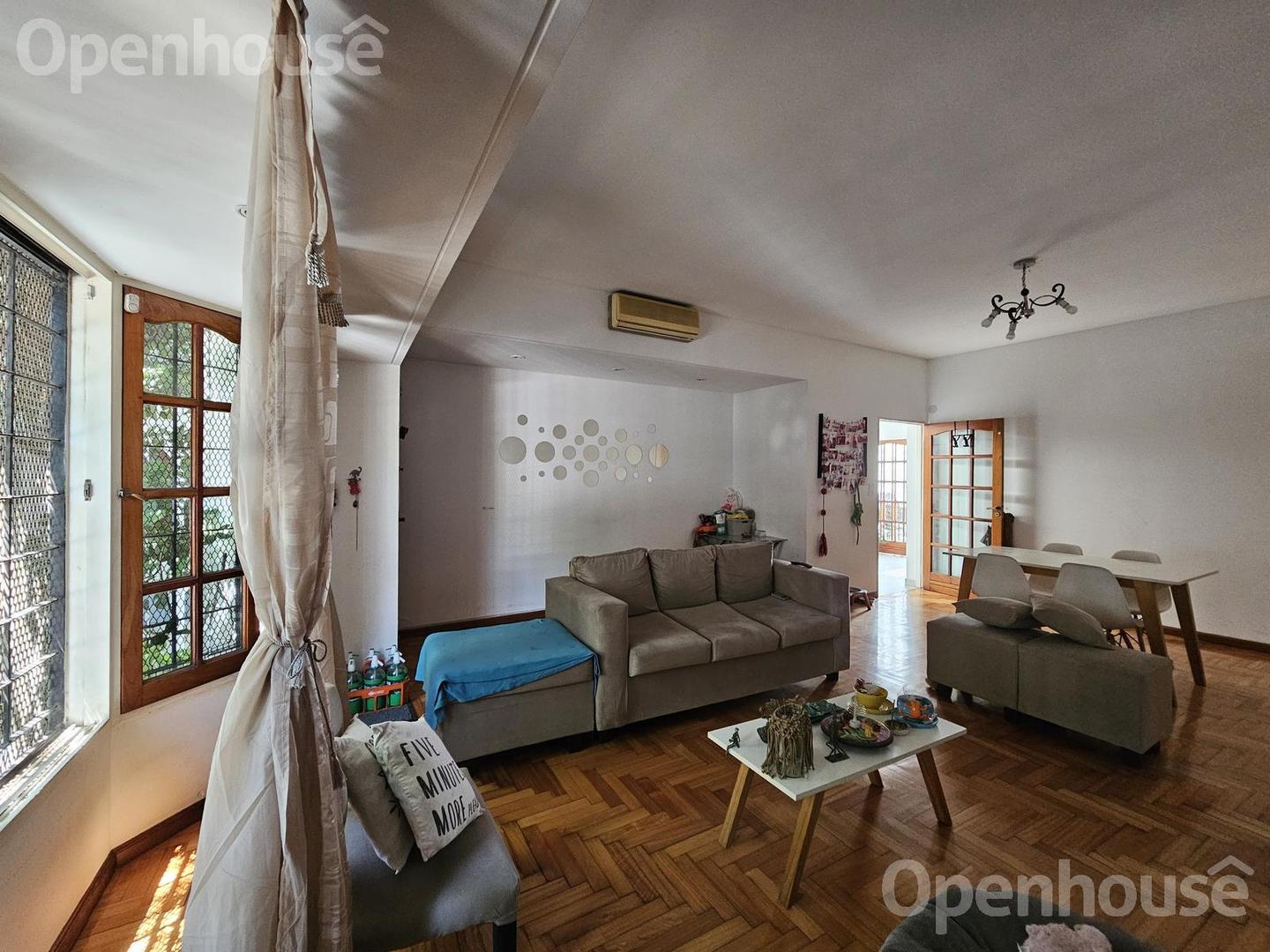 Casa 4 ambientes con 2 baños