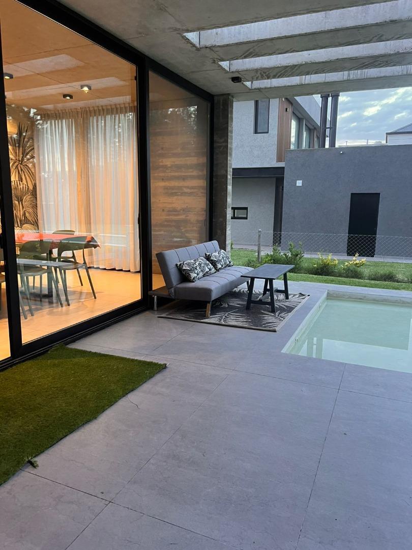 Casa En Barrio Cerrado Terralagos