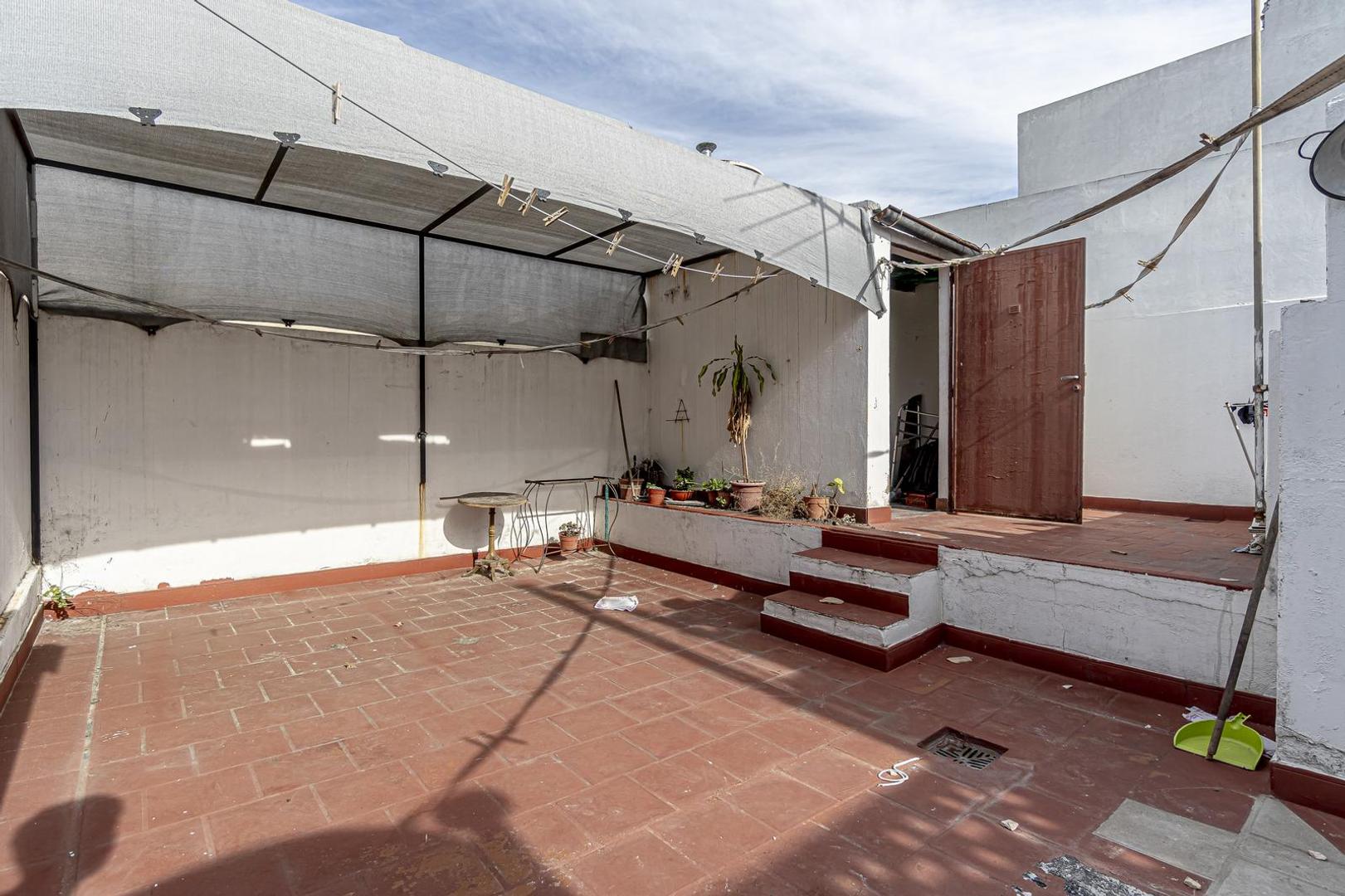 Venta PH 2 ambientes con terraza en Villa Luro