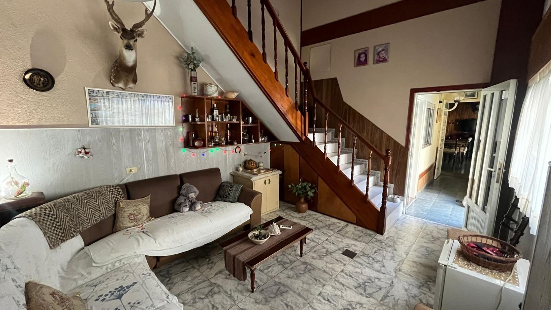 Casa en Venta con 3 cocheras