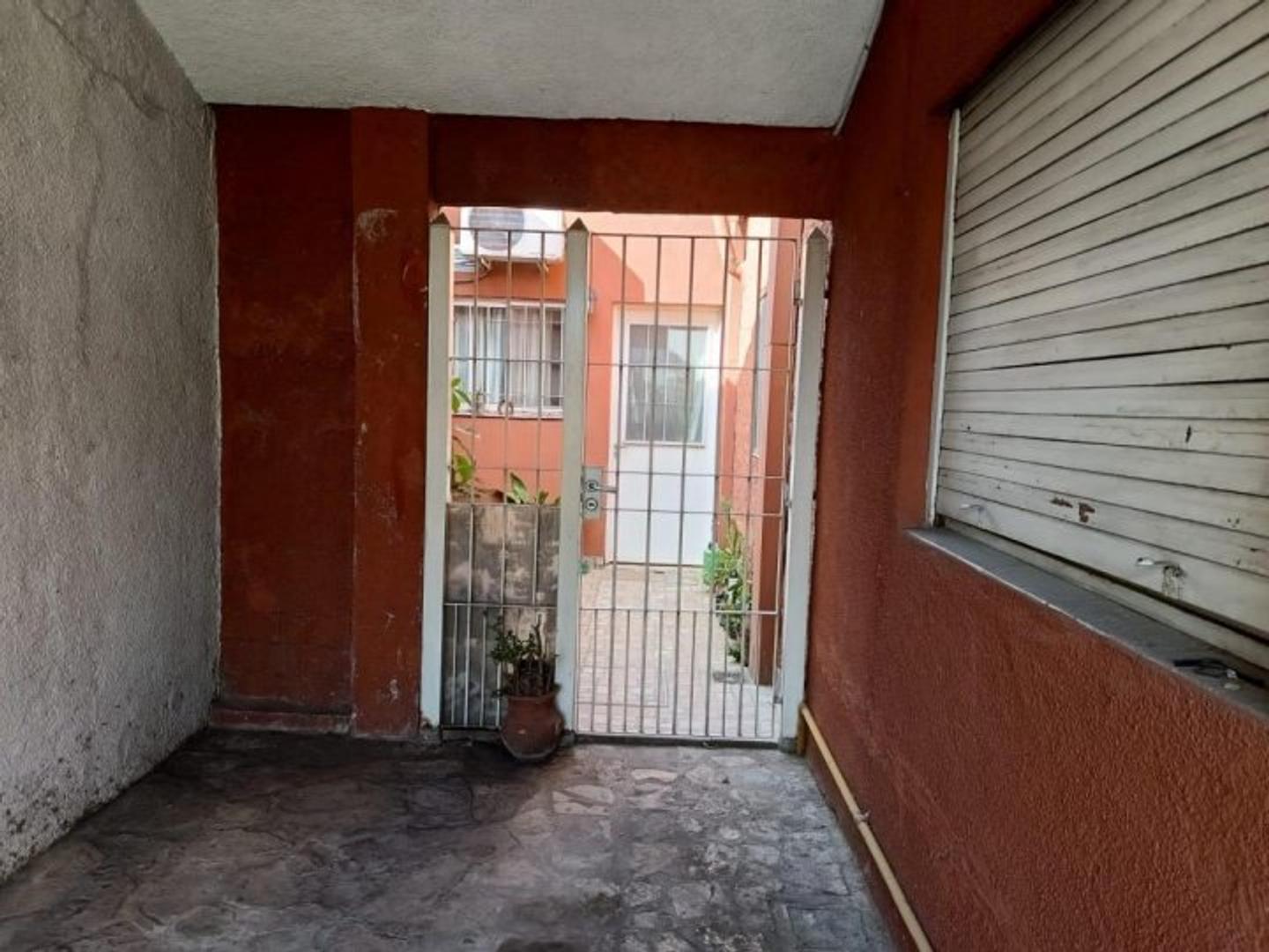 Depto Tipo Casa en Alquiler en Barrio Arca, $ 650.000