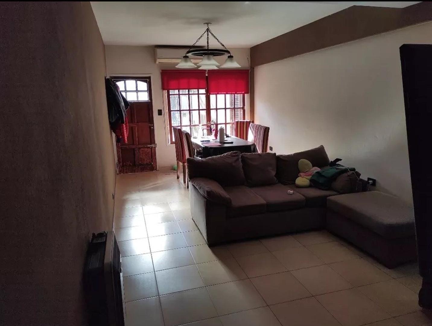 Casa 3 ambientes con 2 baños