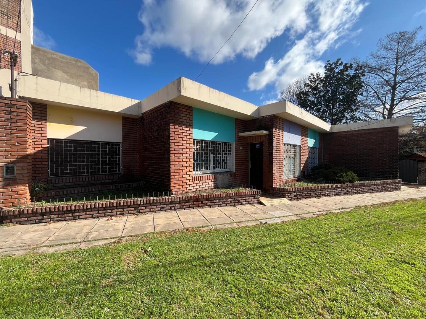 Alquiler de esquina  para uso comercial / profesional