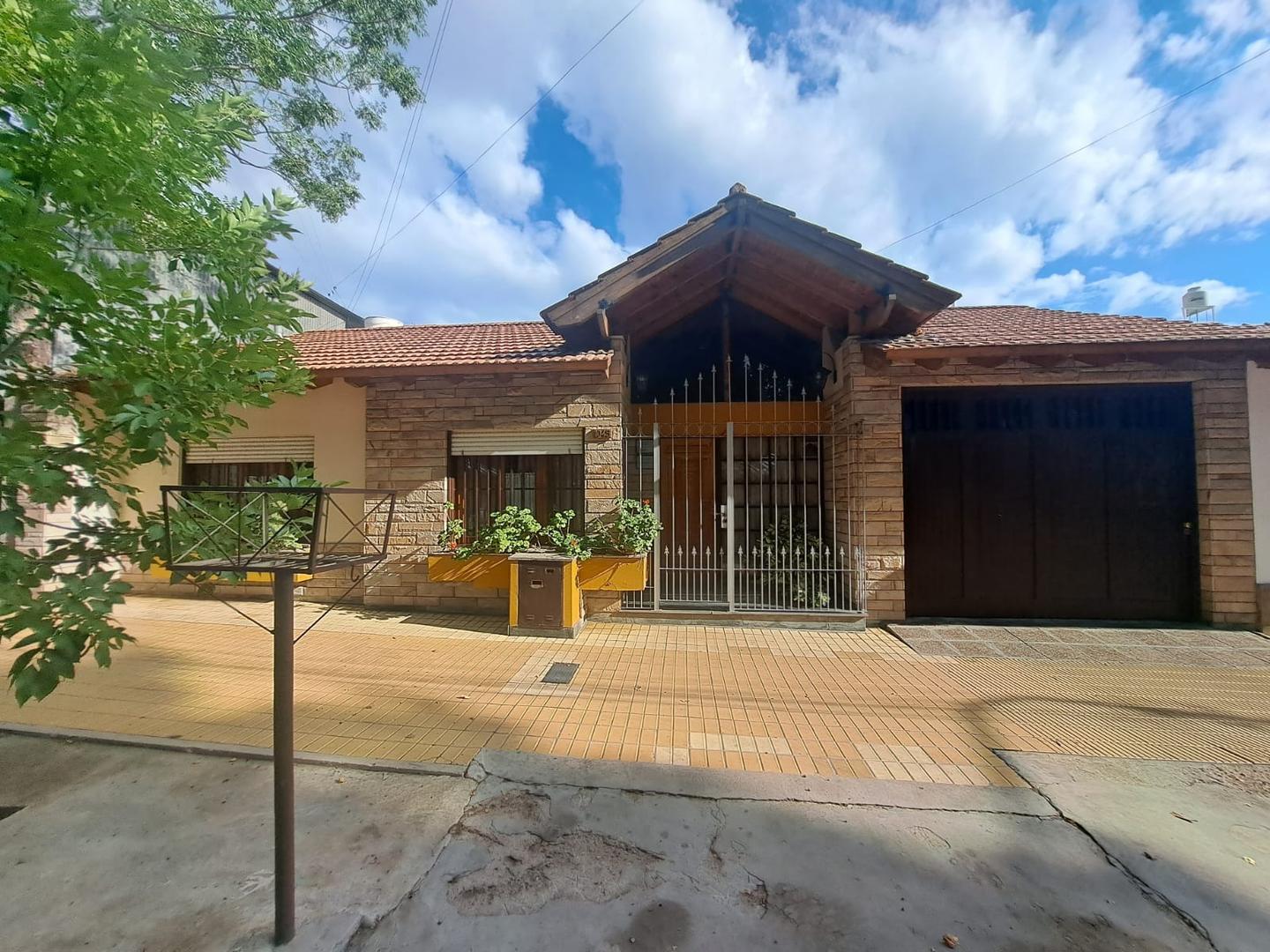 VENDO CASA EN ZONA CENTRICA DE GODOY CRUZ, MENDOZA