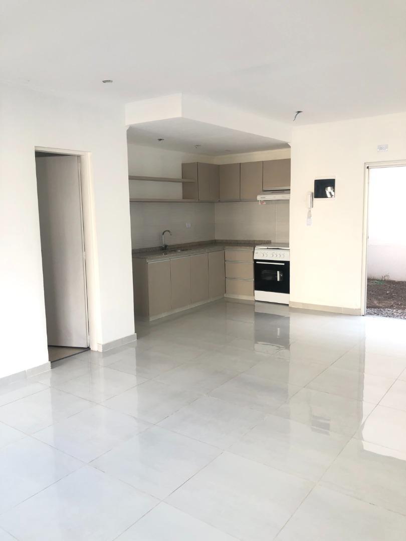 Depto Tipo Casa en Venta en Ituzaingo Norte, USD 98.000
