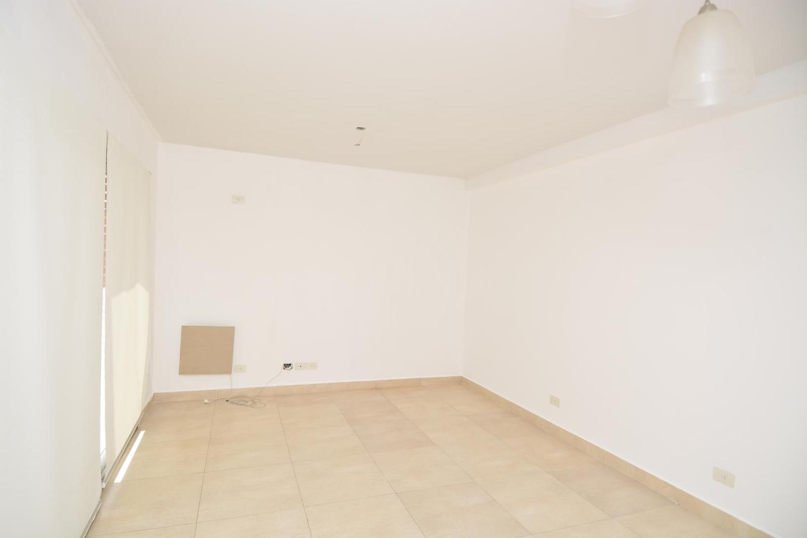 Casa en Alquiler con 1 cochera