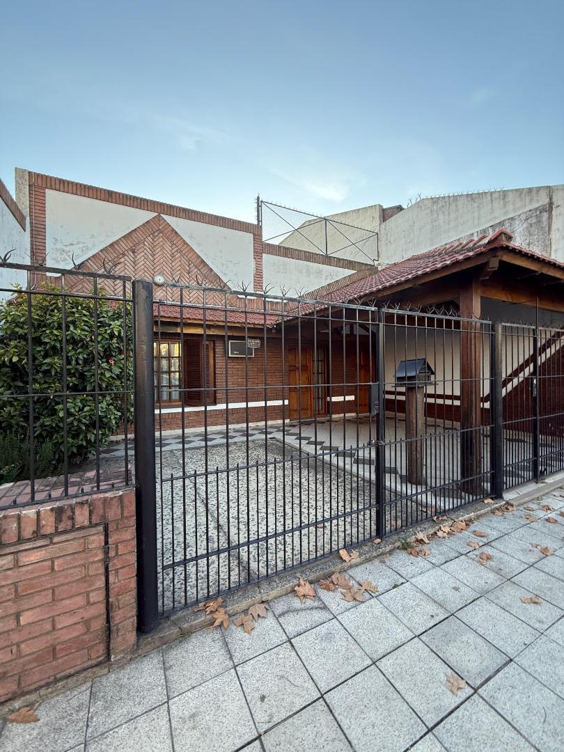CASA EN EXCELENTE UBICACION 