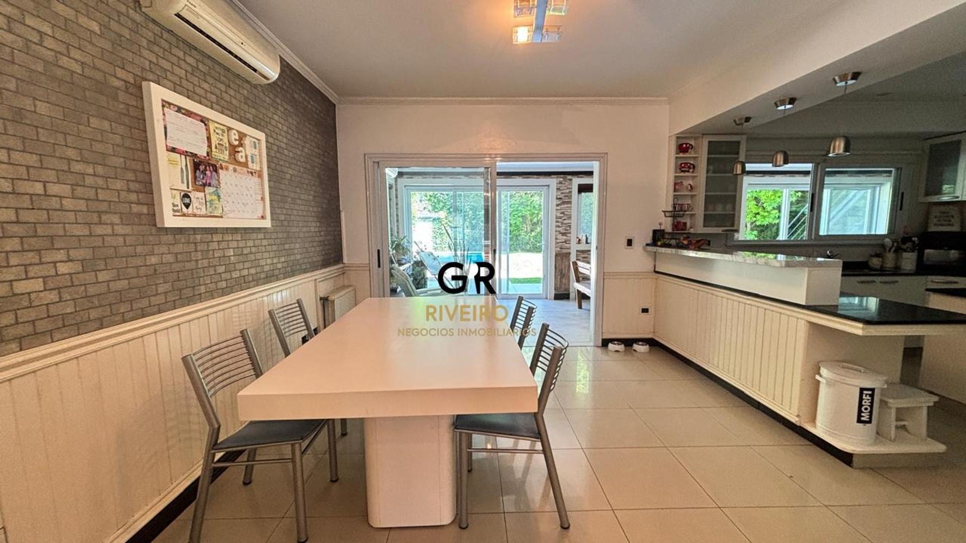 Casa en Venta con 5 cocheras