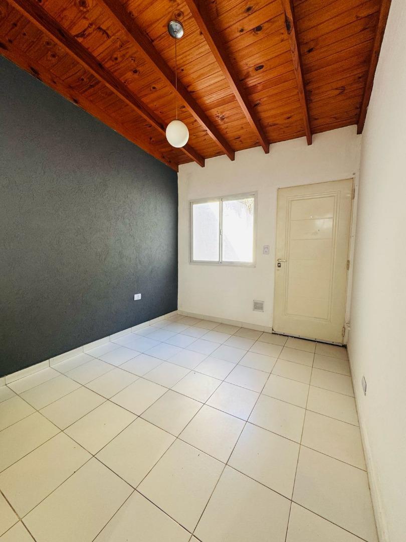 Casa 2 ambientes con 1 baño