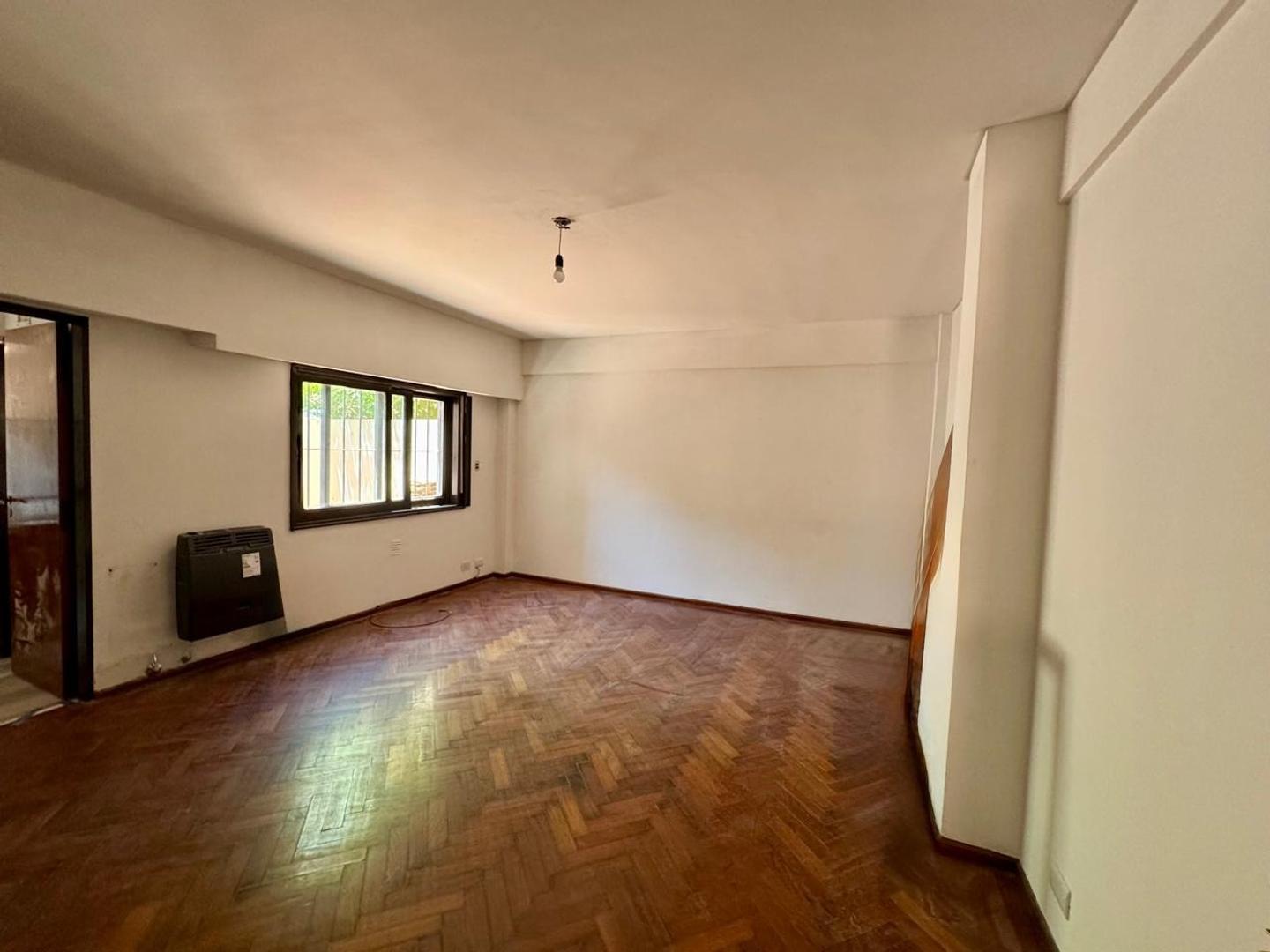 Velez Sarsfiel 100, Piso pb