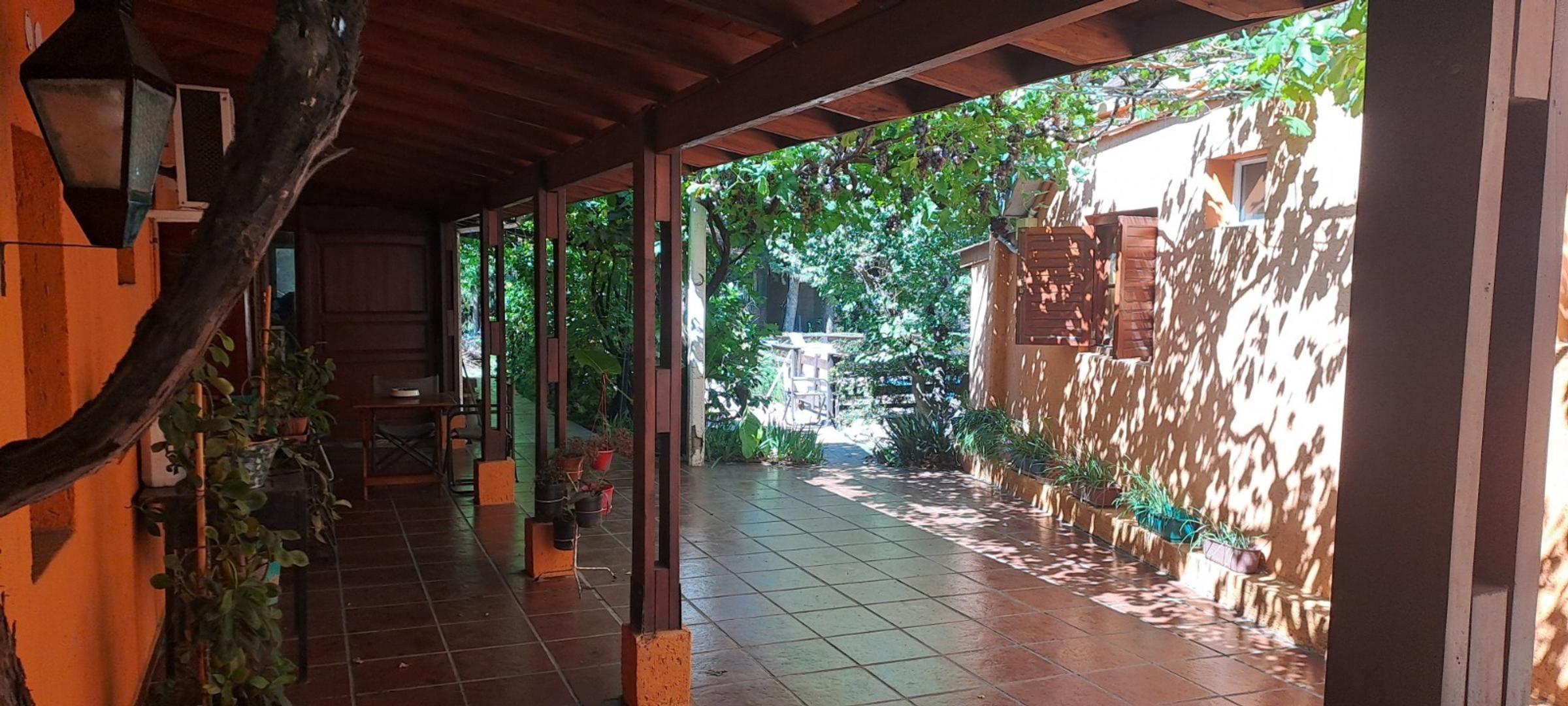 Casa en Alquiler con 1 cochera