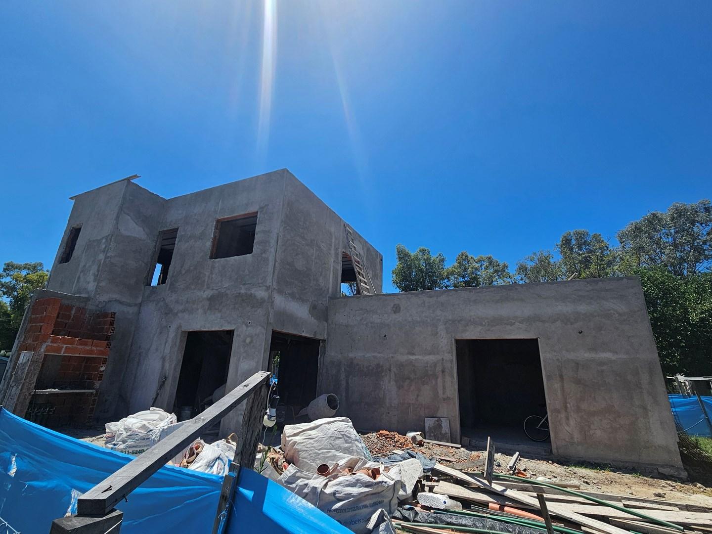 Casa en Venta con 3 cocheras