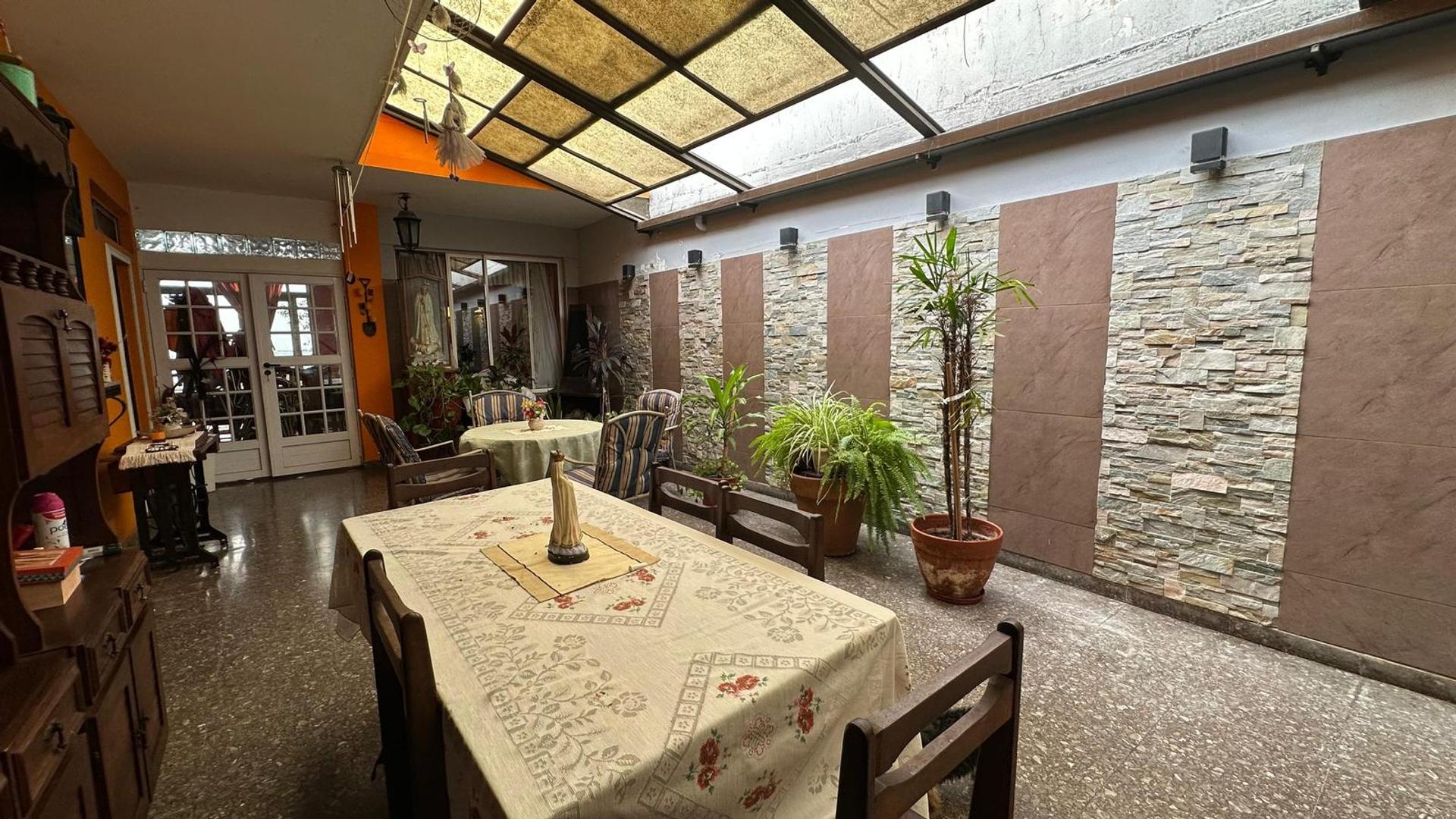 VENTA  Casa Multifamiliar - Dos unidades independientes