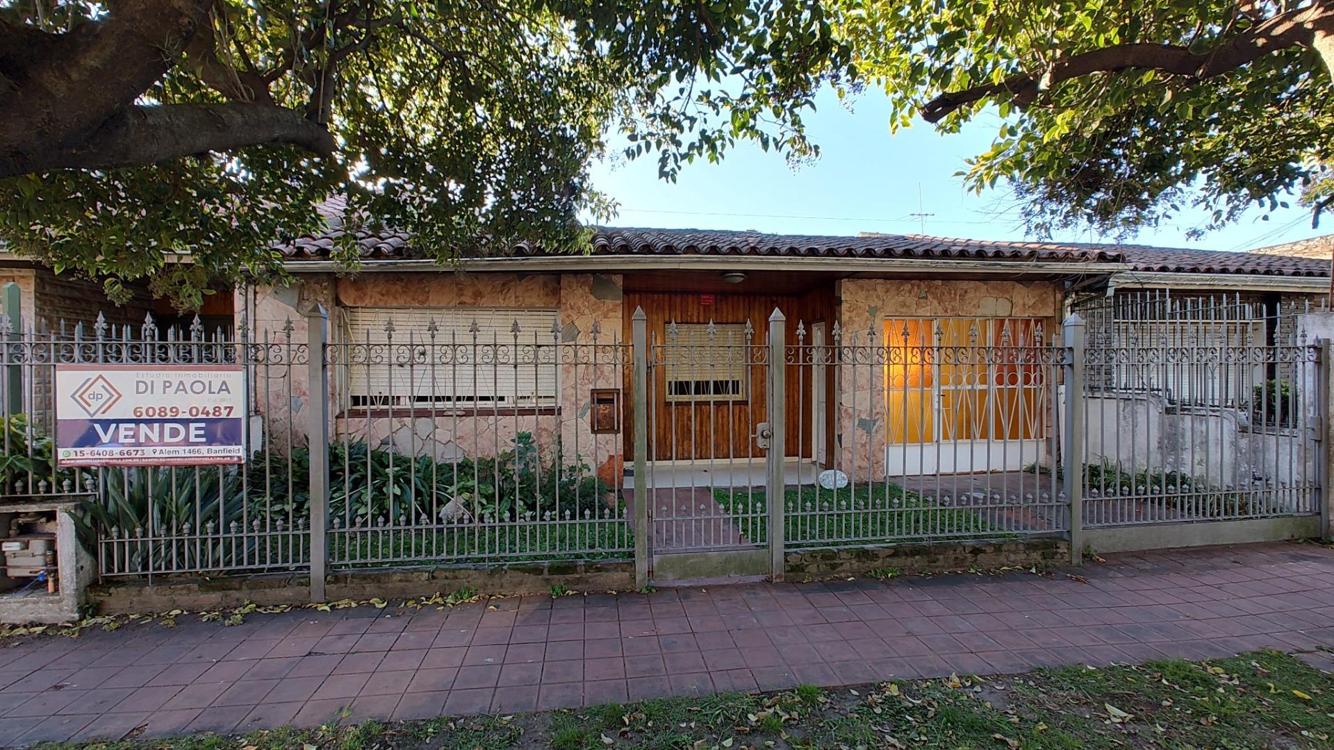 BUEN CHALET 4 AMB S/LOTE DE 10 X 30 MTS C/PILETA!