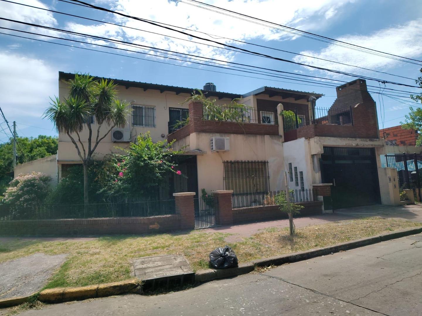 La Florida - Casa en venta- 3 dormitorios   cochera