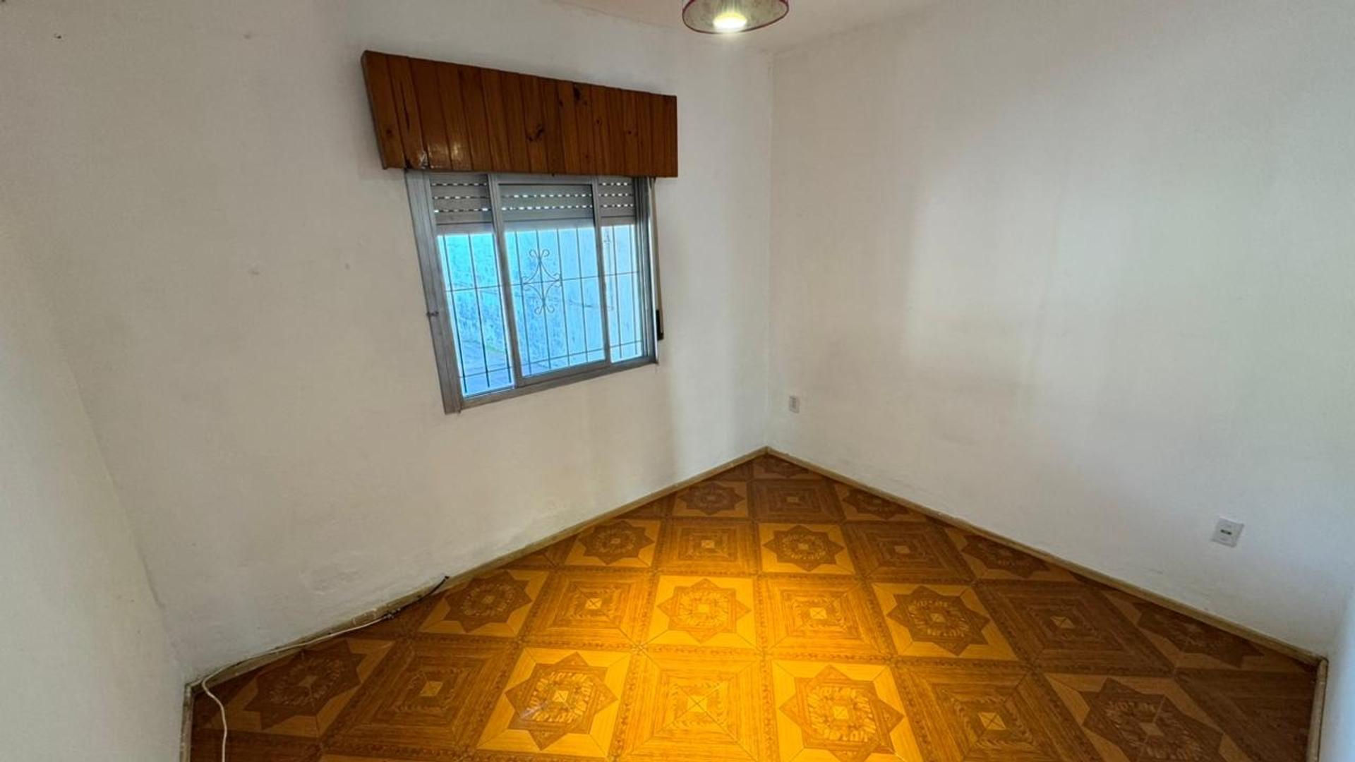 Casa en Alquiler con 2 cocheras