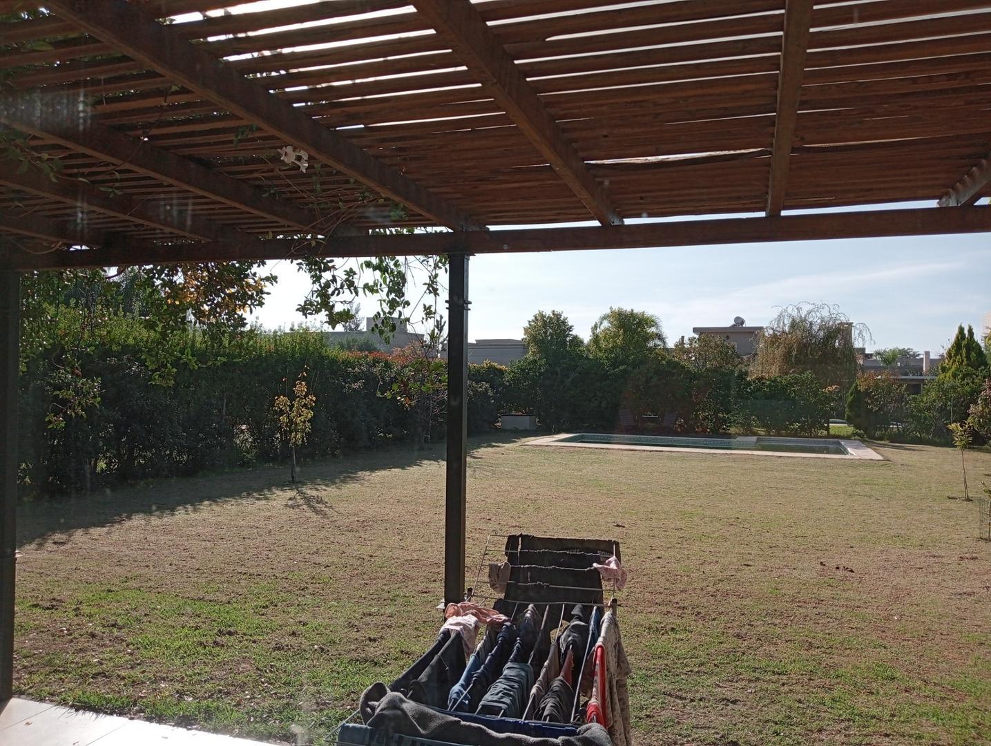Casa en Alquiler Temporal con 4 cocheras