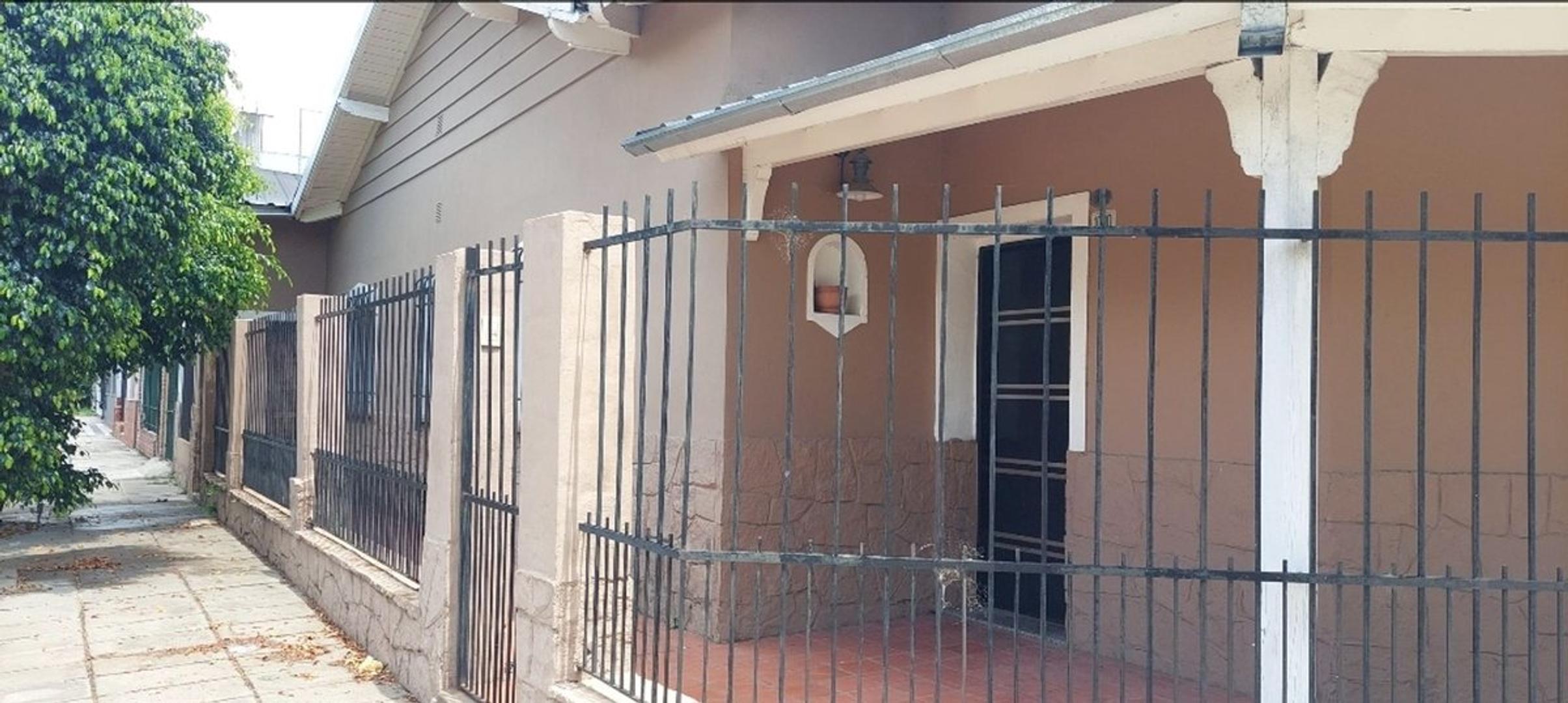 Casa en Venta con 3 cocheras