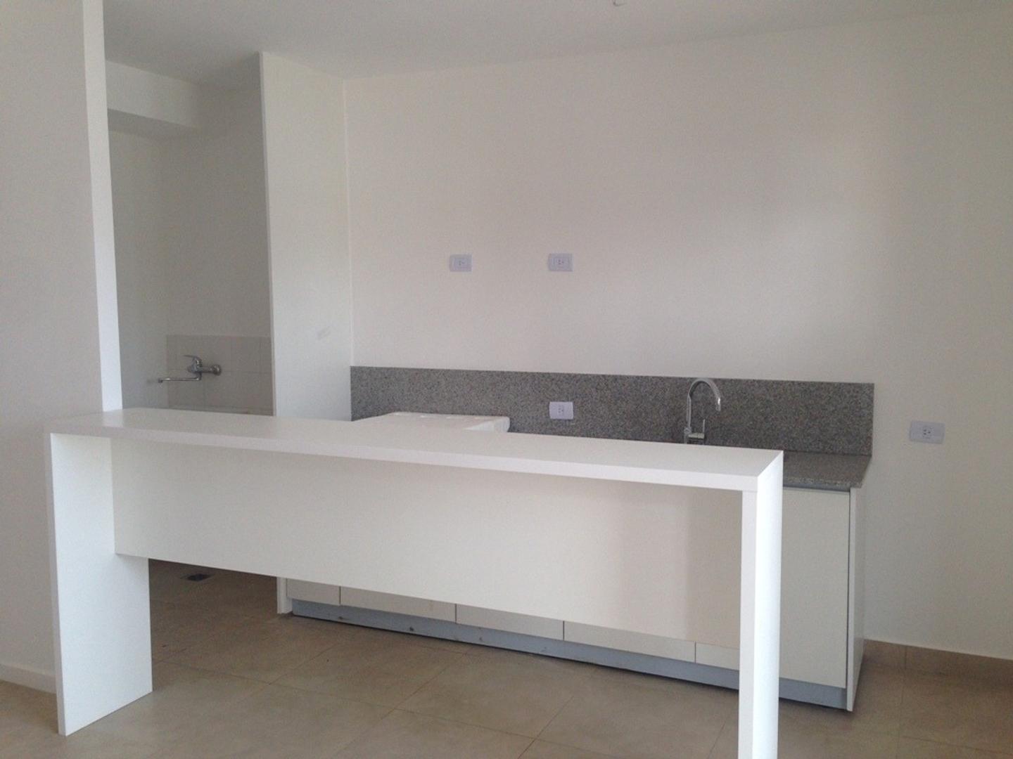 USD 138.500.- IMPECABLE 2 AMB. C-COCH. TECH. B. SENDER