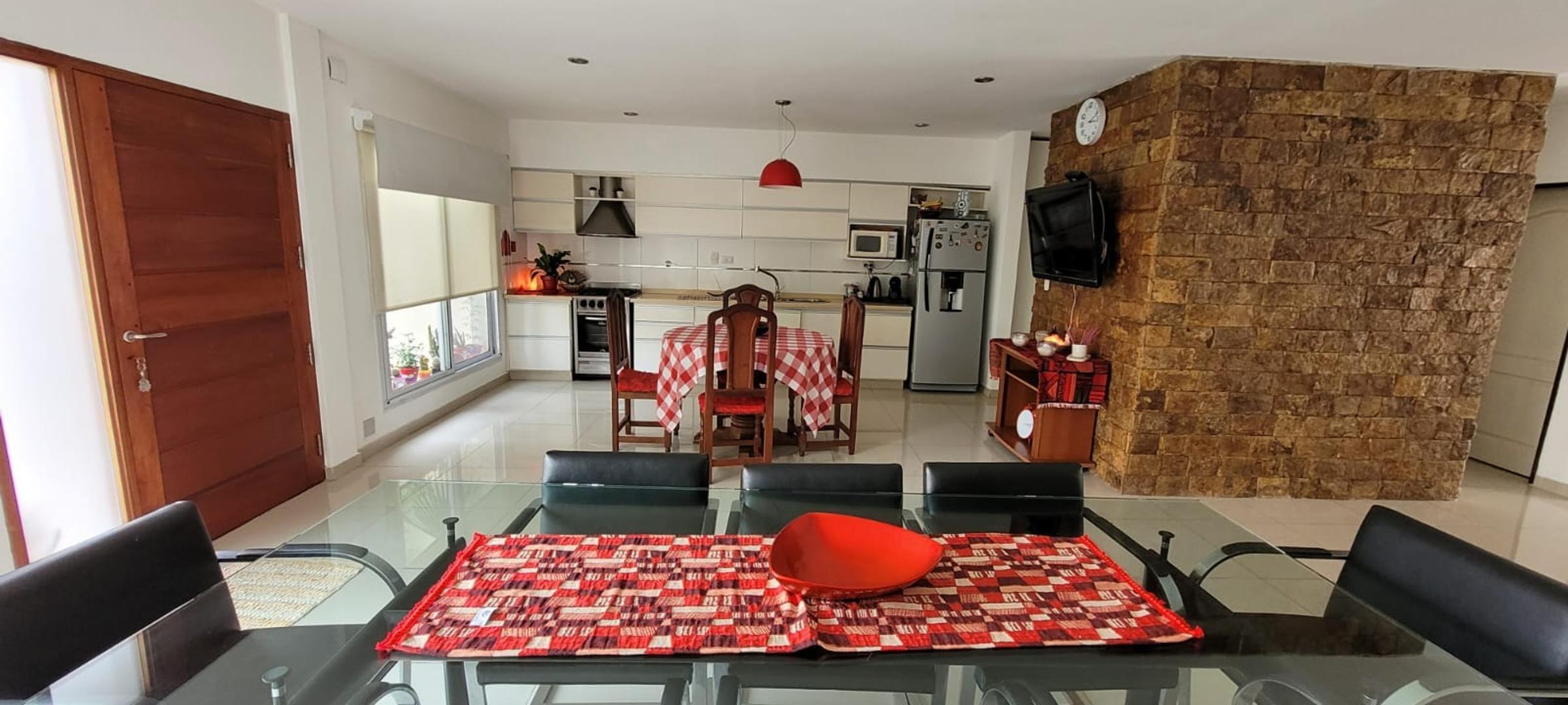 Casa 4 ambientes con 3 baños