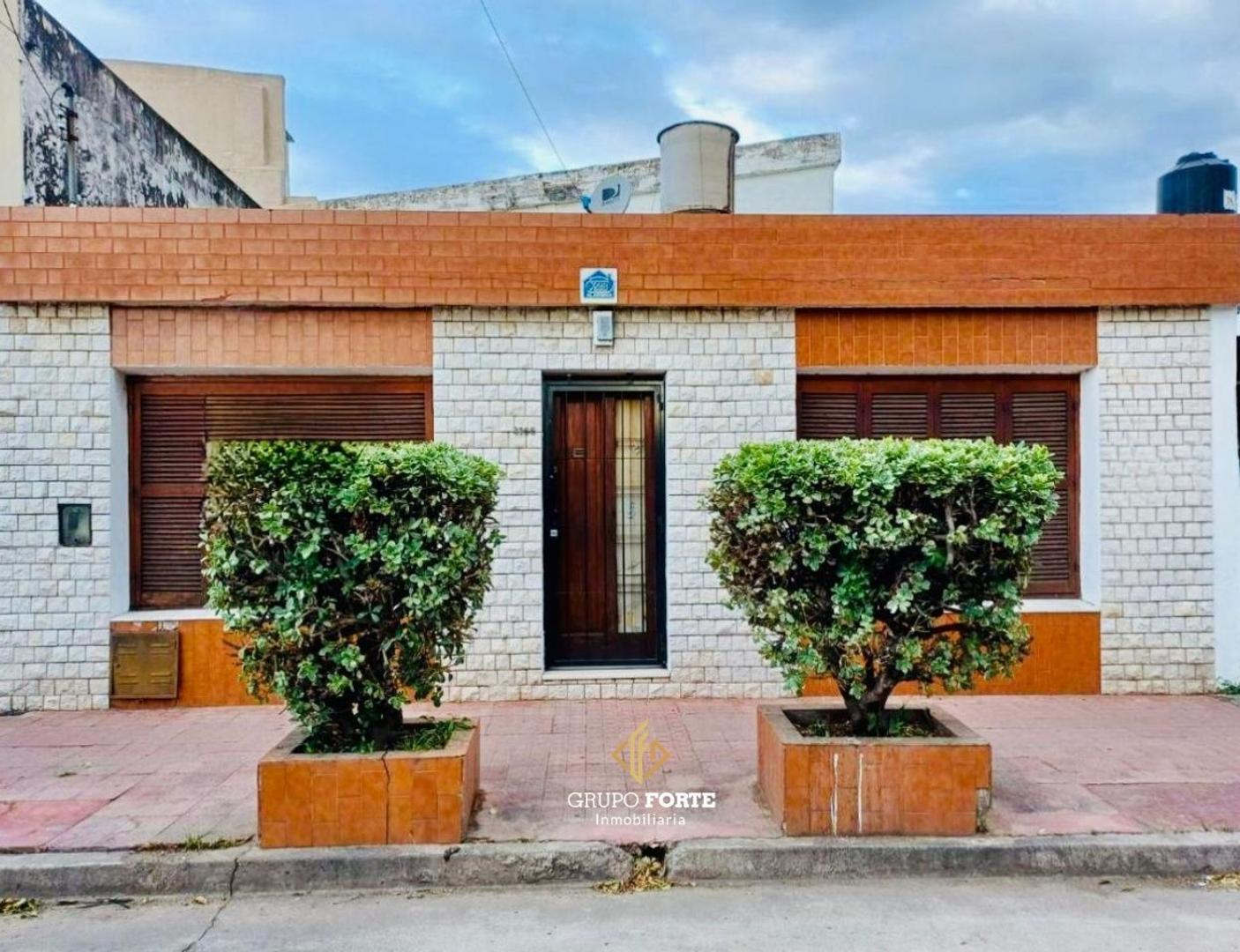 CASA EN VENTA BARRIO ZUMARAN, A 2 CUADRAS BV LOS GRANADEROS