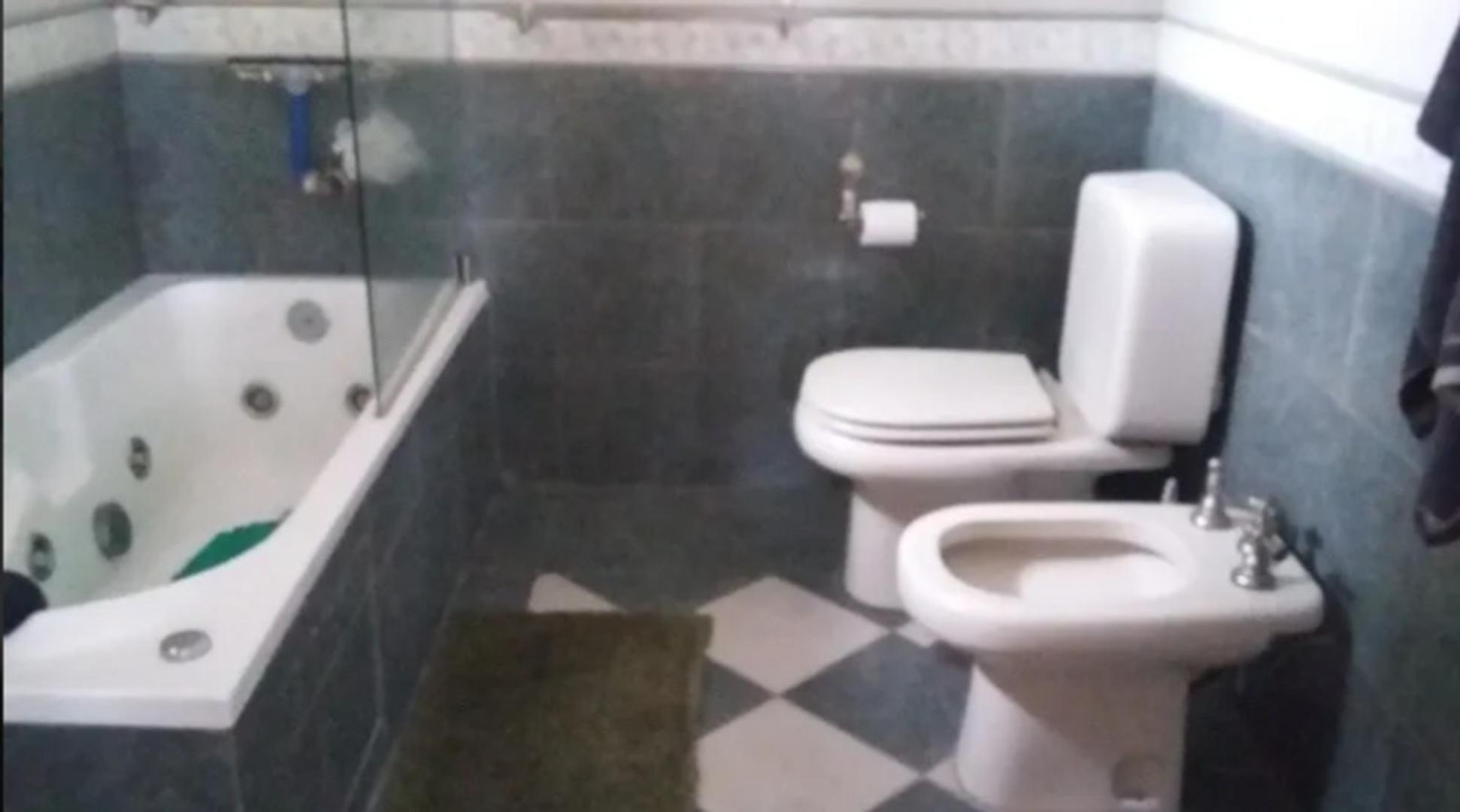 Casa 4 ambientes con 3 baños