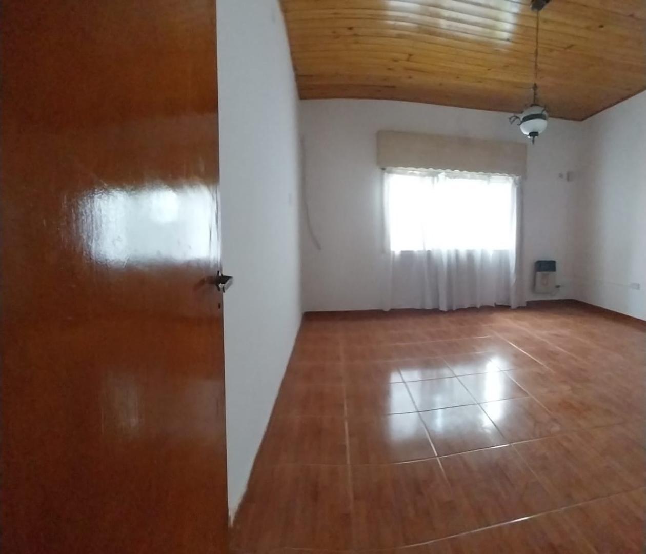 Casa en Alquiler en Adrogue, $ 800.000