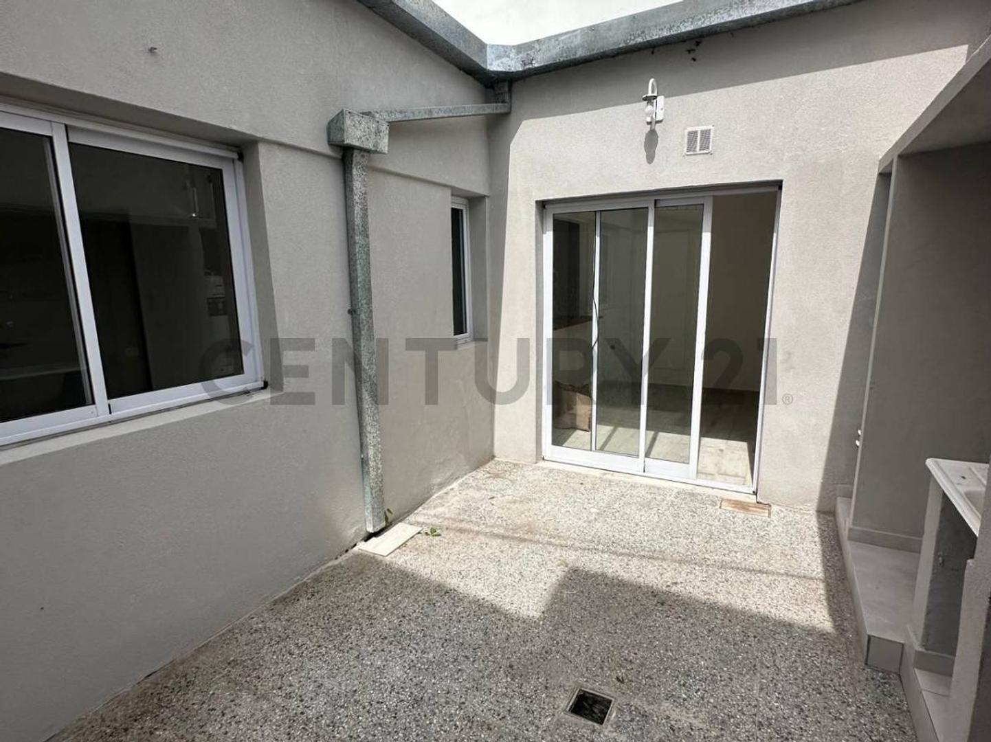 11 e/ 32 Y 33 100, Piso 0