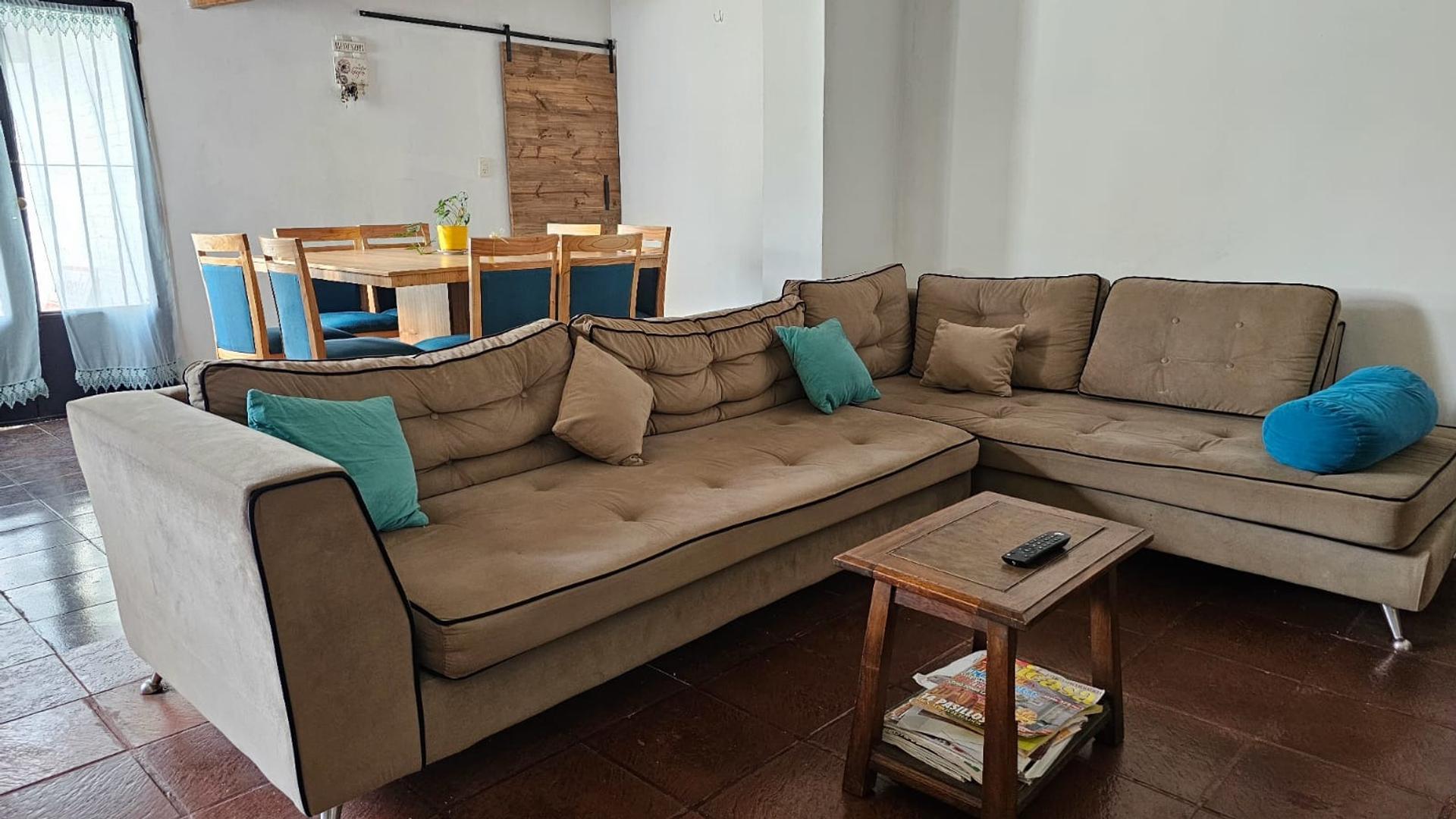 Casa 5 ambientes con 2 baños